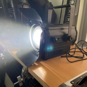 Fresnel Led 200w Branco Quente E Frio 3200 A 5600k